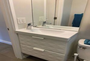 Håndklær, såpe og toalettpapir