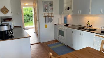 KylskÄp, mikrovÄgsugn, ugn och spishÀll