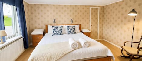 2 chambres, fer et planche à repasser, Wi-Fi gratuit, draps fournis