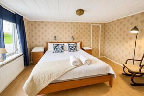 2 bedrooms, iron/ironing board, WiFi (free), bed sheets