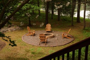 Property grounds - Lakeview, art and nature retreat, with AC and kayaks in Minocqua (Minocqua)