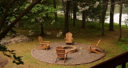 Lakeview, art and nature retreat, with AC and kayaks in Minocqua