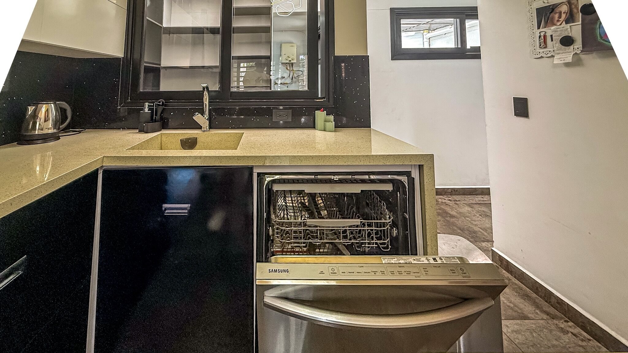 Deluxe Loft, Balcony, City View | Private kitchen | Fridge, microwave, coffee/tea maker, rice cooker