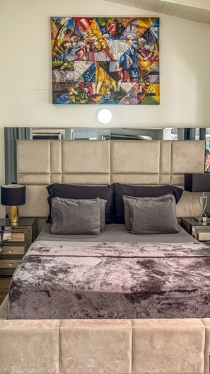 Deluxe Loft, Balcony, City View | In-room safe, individually decorated, individually furnished - Urban Lofts Laureles 40 (Medellín)