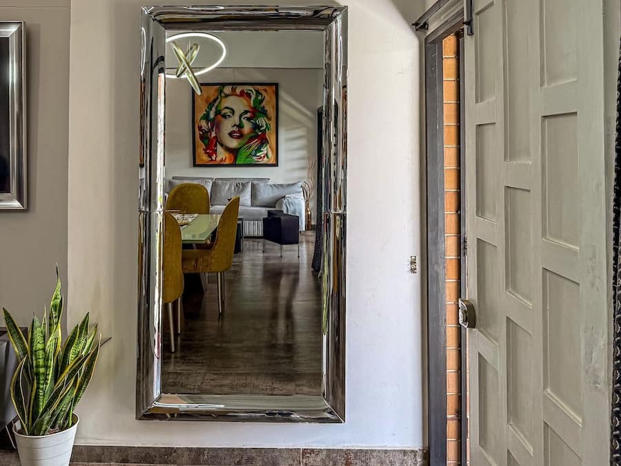 Loft Deluxe, balcón, vistas a la ciudad | Zona de estar | Una televisión de pantalla plana