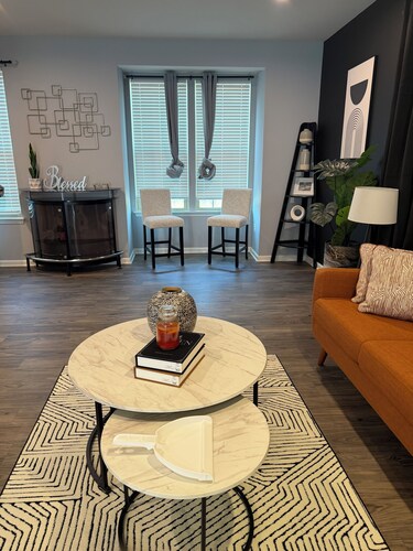 Pet-Friendly 3BR Townhome – 10 Min to BWI & Stadiums + Free Wi-Fi