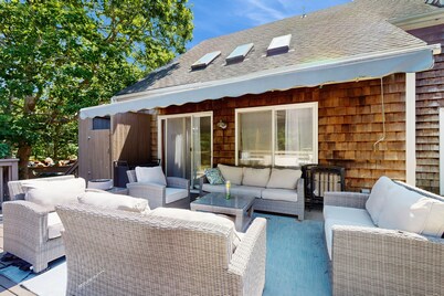 Serene private home w/ large deck & yard on conservation land