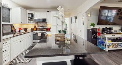 Gated Pet-friendly Home with Hot Tub, Massage Chair, Deck and Fire Pit