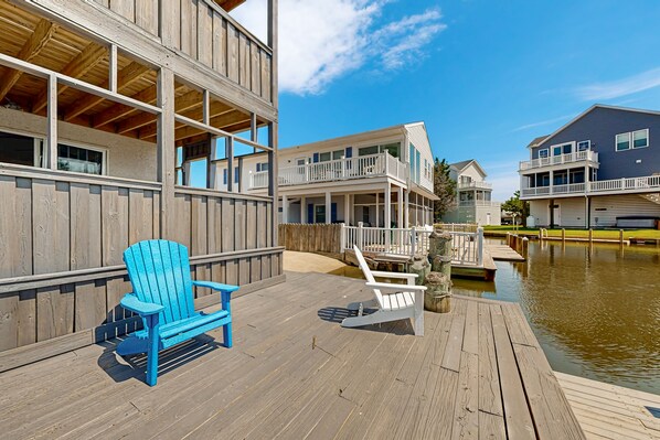 Terrace/patio - Edgewater Acres dog friendly house w/private hot tub, pool table, deck (Selbyville)