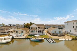 Marina - Edgewater Acres dog friendly house w/private hot tub, pool table, deck (Selbyville)