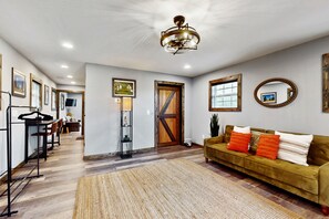 TV, peis og bordtennis