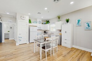 Dining - Inviting coastal home with shared pool and stocked pond (Rockport)