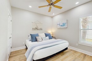 1 bedroom, internet, bed sheets - Inviting coastal home with shared pool and stocked pond (Rockport)