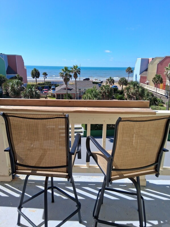 Property grounds - 2-bedroom apartment in cool Galveston with AC, fitness room (Galveston)