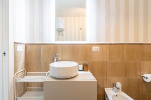 Dusche, Bidet, Toilettenpapier