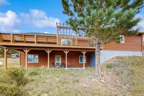 Exterior - Conveniently located home w/ full kitchen, w/d, deck & mountain views (Estes Park)