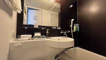 Comfort Single Room, Non Smoking | Bathroom | Combined shower/tub, free toiletries, hair dryer, slippers