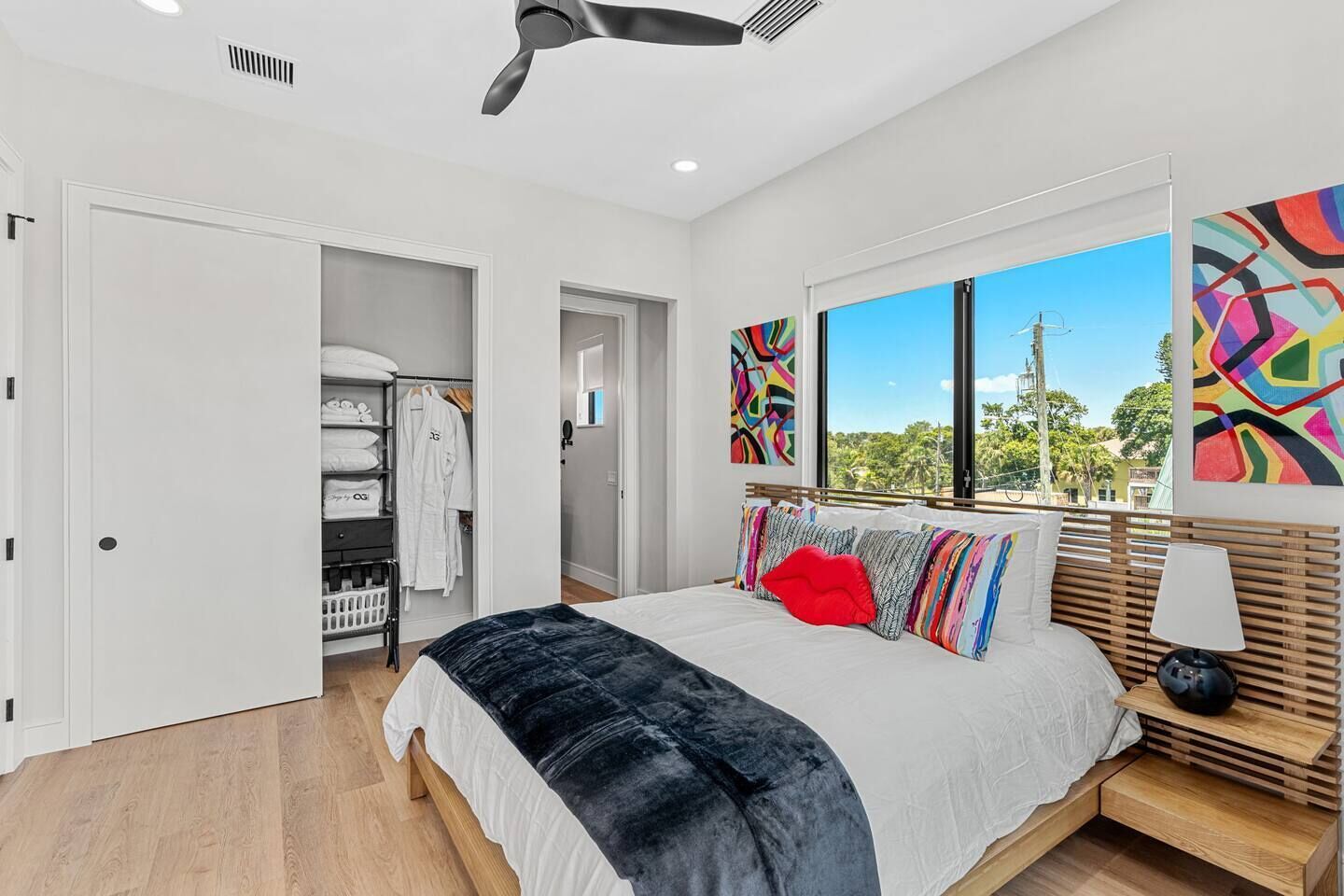 4 bedrooms, iron/ironing board, WiFi, bed sheets