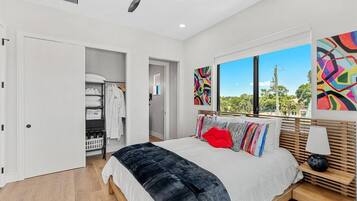 4 bedrooms, iron/ironing board, WiFi, bed sheets