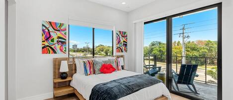 4 habitaciones, tabla de planchar con plancha, wifi y ropa de cama