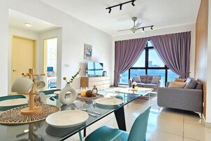 Televisión 35 pulgadas con canales de televisión por cable, oficina