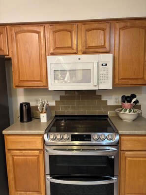 Microones, forn, placa de cuina i rentaplats 