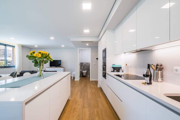 Fridge, microwave, oven, stovetop