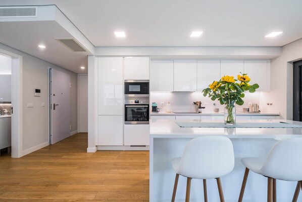 Fridge, microwave, oven, stovetop