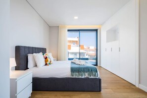 3 bedrooms, iron/ironing board, WiFi, bed sheets - The Shoreline 3 by Portugal Portfolio (Parede)
