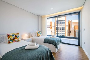 3 chambres, fer et planche à repasser, Wi-Fi, draps fournis