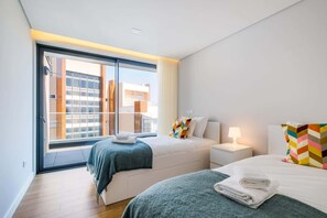 3 habitaciones, tabla de planchar con plancha, wifi y ropa de cama 