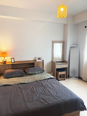 1 bedroom, bed sheets