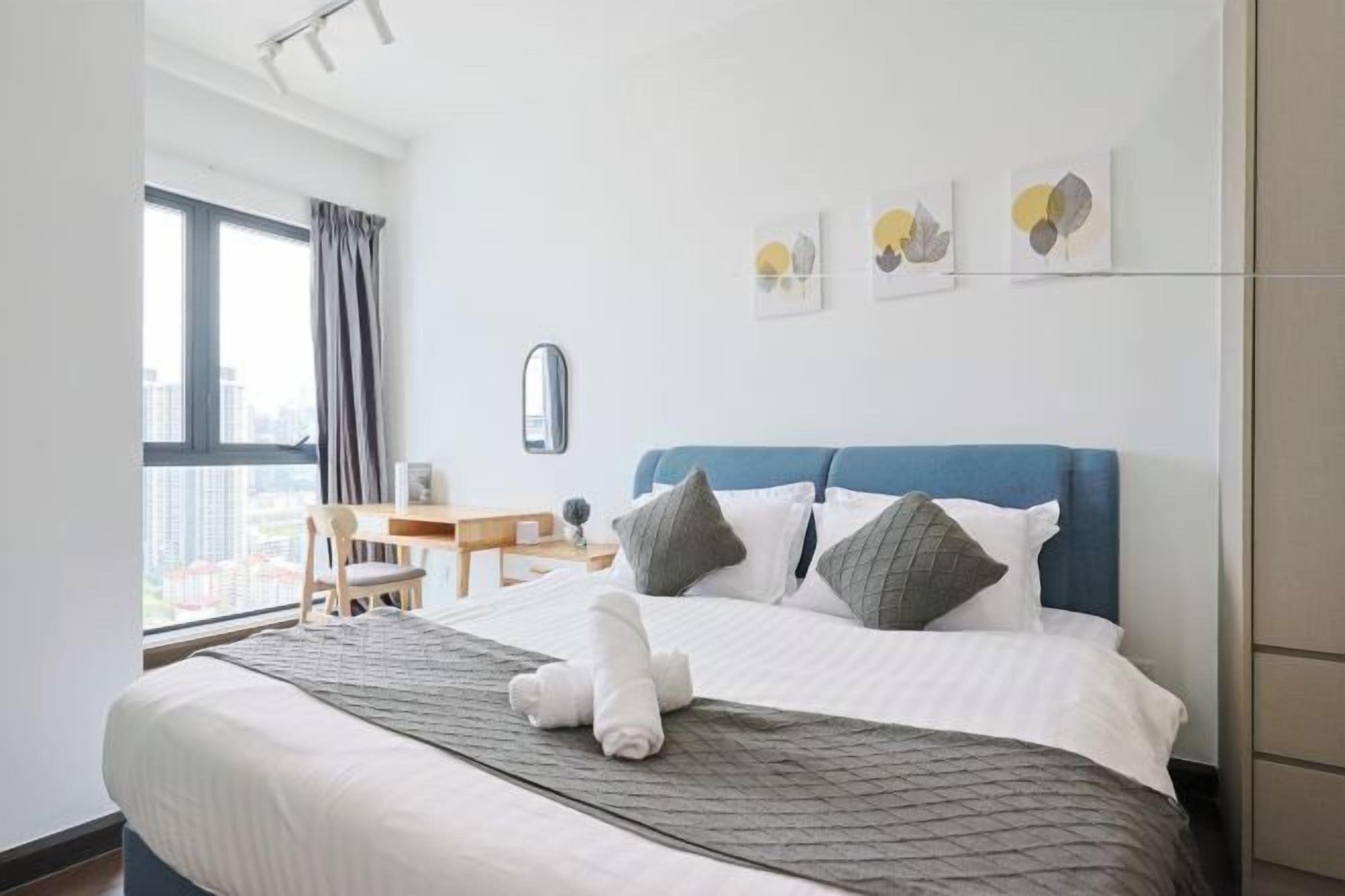 Desk, laptop workspace, iron/ironing board, free WiFi