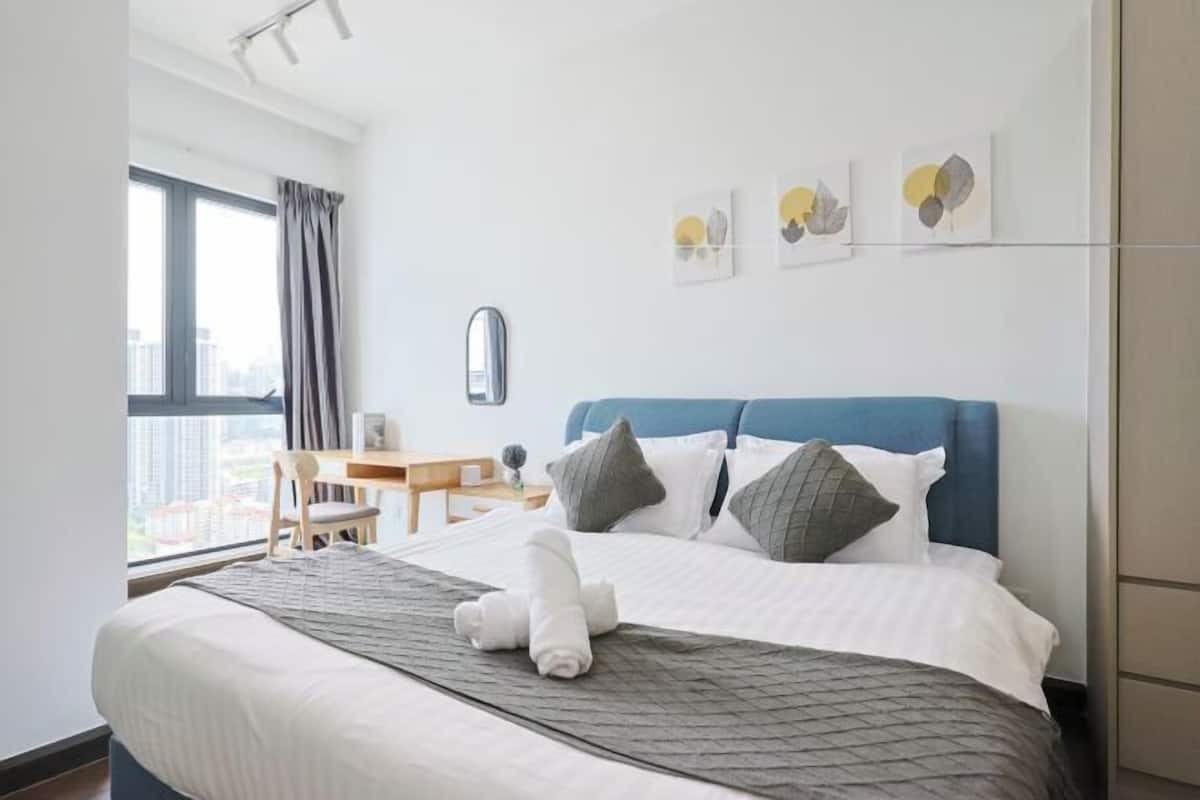 Desk, laptop workspace, iron/ironing board, free WiFi