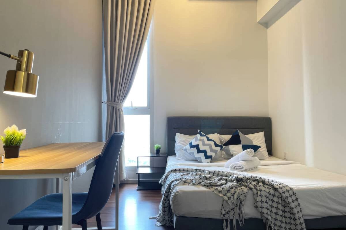 Apartamento superior, 3 habitaciones, balcón, vistas a la ciudad | Escritorio, tabla de planchar con plancha, wifi gratis