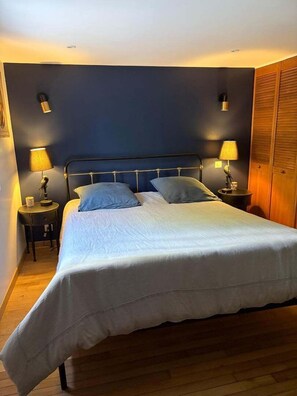 1 bedroom, desk, iron/ironing board, Internet