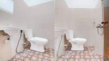 Family Suite | Bathroom | Shower, towels, soap, toilet paper