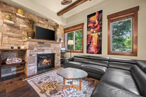 Empire Chalet Steps to Skiing at Park City Resort