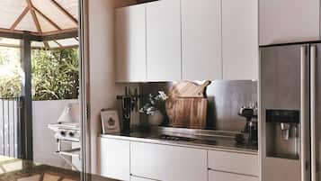 Fridge, microwave, dishwasher, coffee/tea maker