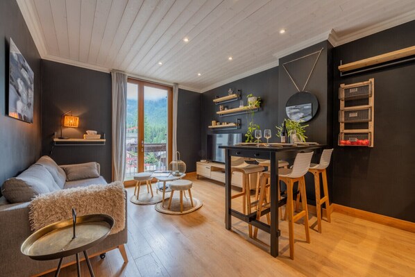 TV - Straton - Cosy 1 CH Modern | Hypercentre | Transport 150m (Chamonix-Mont-Blanc)