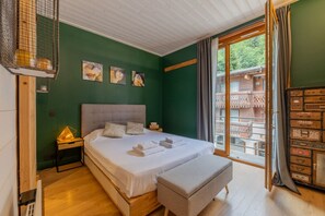 1 bedroom, desk, travel cot, free WiFi