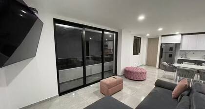 Amplio y Moderno Apartamento Familiar en Envigado