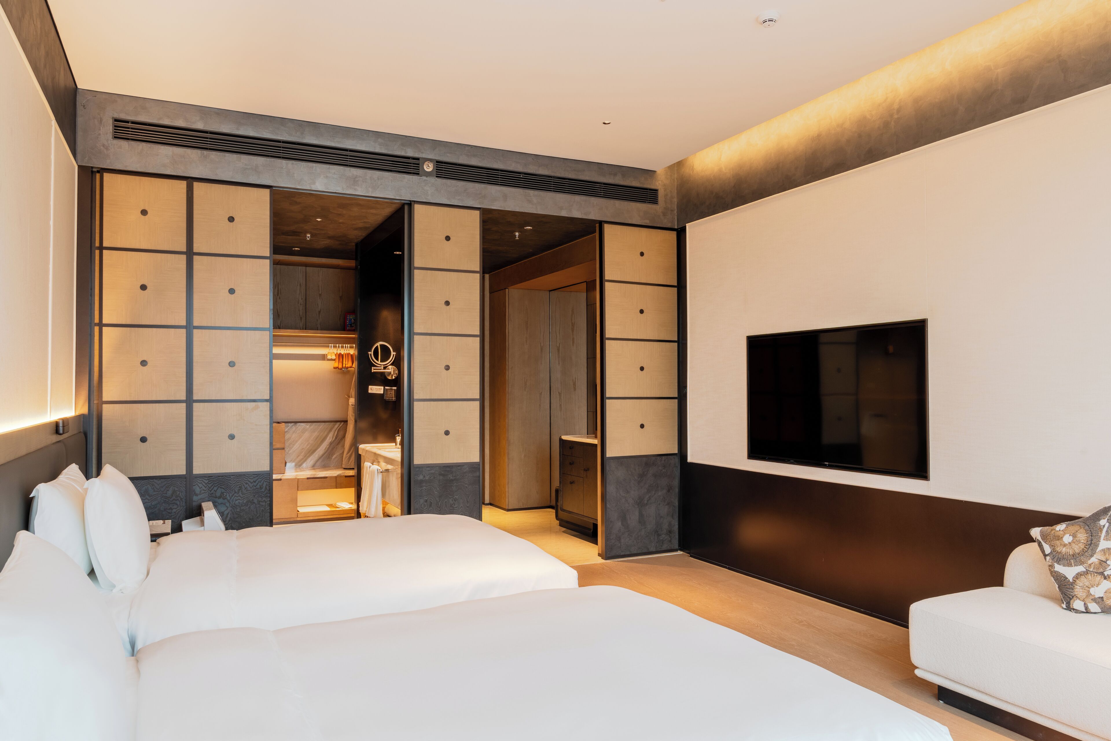 迷你吧、書桌、遮光布/窗簾、熨斗/熨衣板