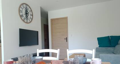 Apartment L'EDELWEISS near ANNECY/GENEVA/CHAMBERY between lakes and mountains