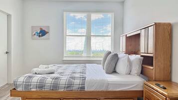 2 habitaciones, escritorio, tabla de planchar con plancha y wifi