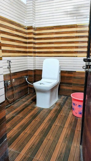 Deluxe Double Room | Bathroom | Shower, slippers, towels, soap
