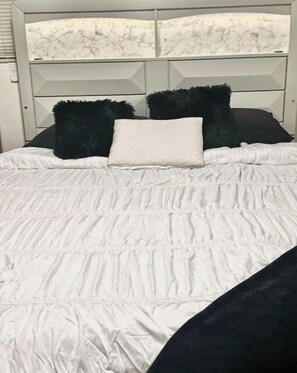 2 chambres, fer et planche à repasser, lit parapluie, Wi-Fi gratuit