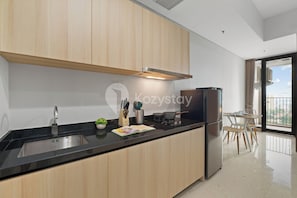 Apartment, 1 Bedroom, City View | Private kitchen