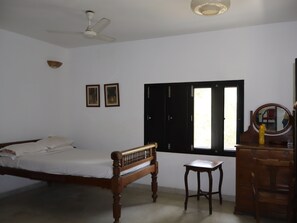4 bedrooms, WiFi, bed sheets