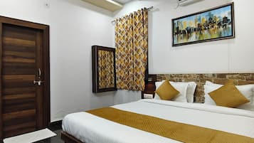 2 bedrooms, in-room safe, iron/ironing board, free WiFi